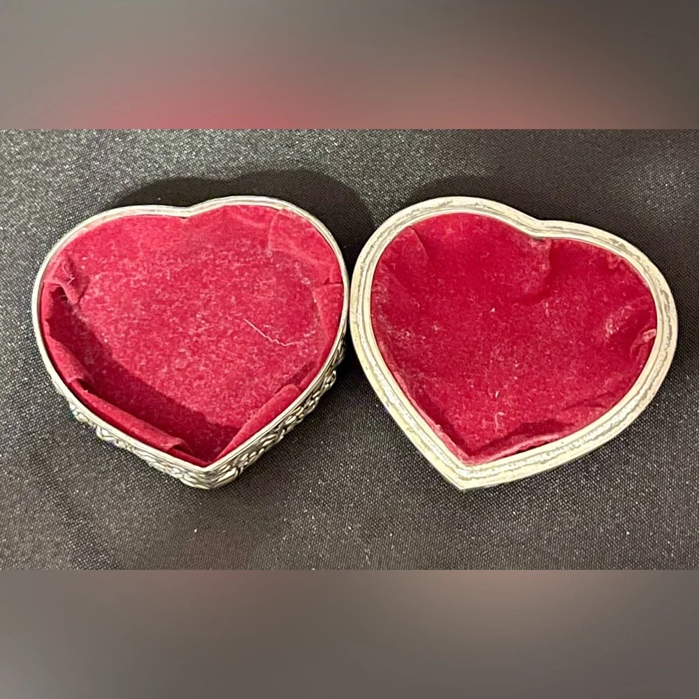 Vintage Heritage Mint Silver Plate Heart Trinket Box Velvet Lined Jewelry Case